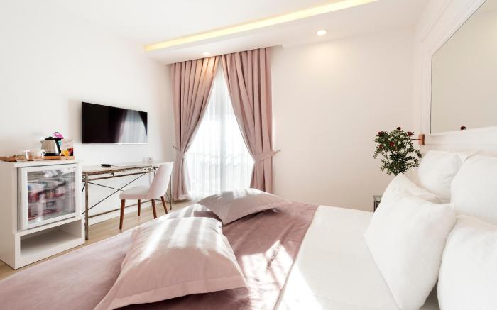 NUN HOTEL LARA