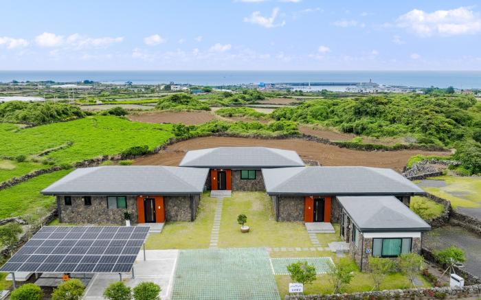 Gimnyeong stonewall Private Pool Villa