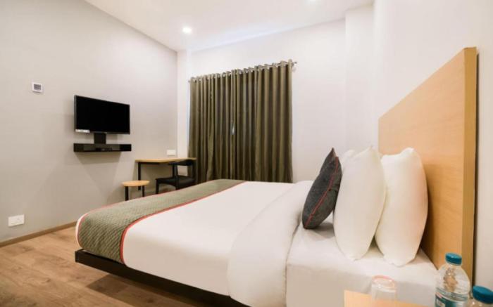 RROOMS Hotel Awadh Airport Hotel
