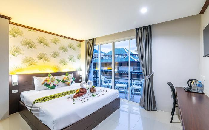 THE CHIC PATONG