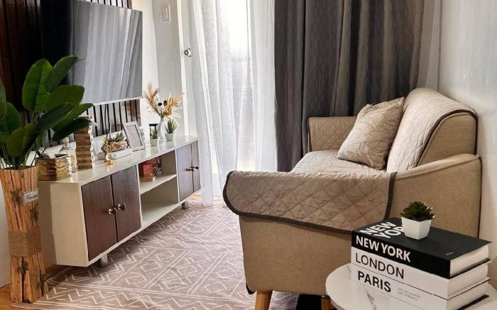 Davao Getaway ~ Pool & Balcony