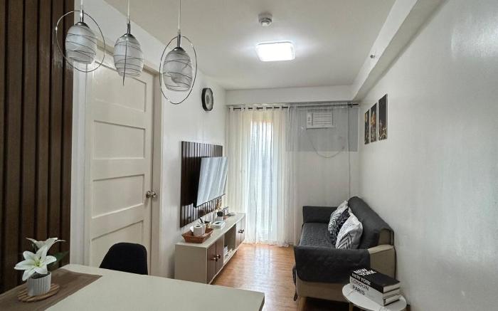 Davao Getaway ~ Pool & Balcony