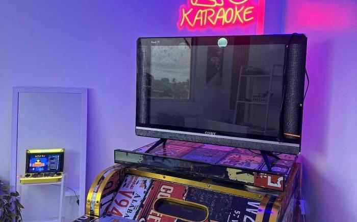 Cozy Twin Room w/ Mountain View – Relax & Unwind!