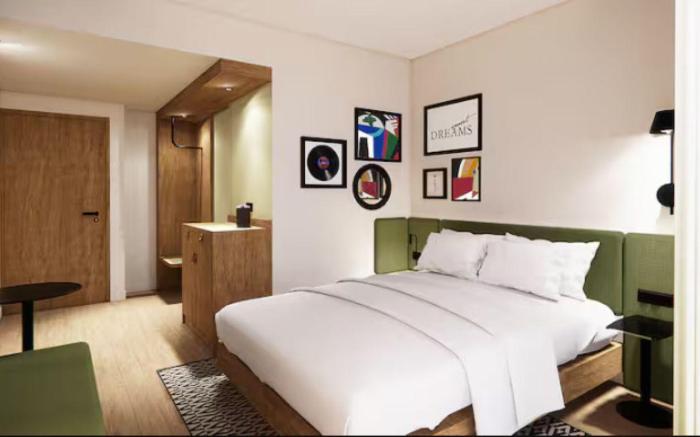 Hampton by Hilton Lyon  Airport