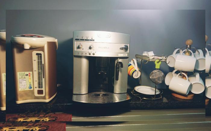 82 Traveler  elevator Inn  3-2