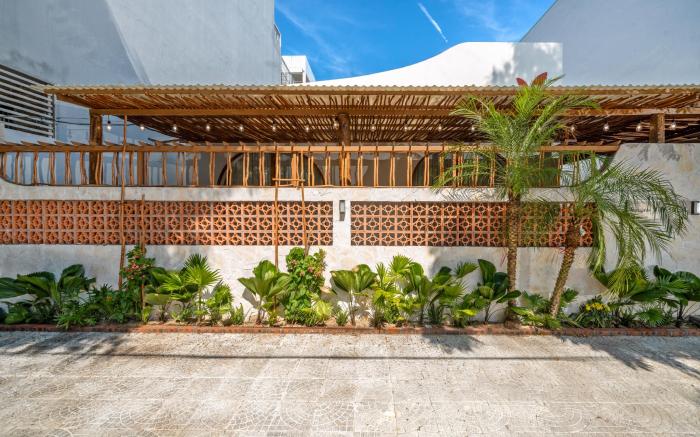 Tropical Villa | Near My Khe Beach | City Center