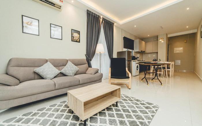 Danga Bay Family CrestJoy 3BR 6pax Balcony