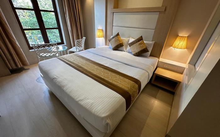 South Coast Hotel 18km CSM International Airport 