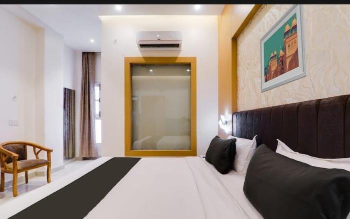 HOTEL RAJ PALACE 