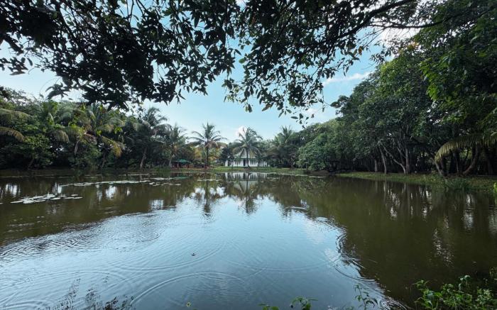 The Shenu Lake House - Private 4 BR Pool Villa 