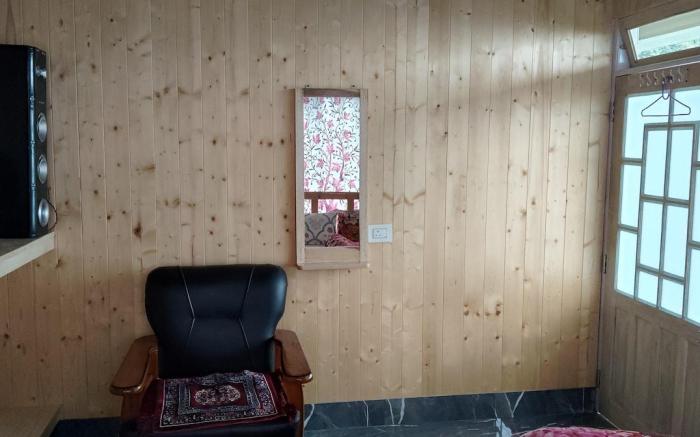 Cozy Home amidst mountains(Room-1)