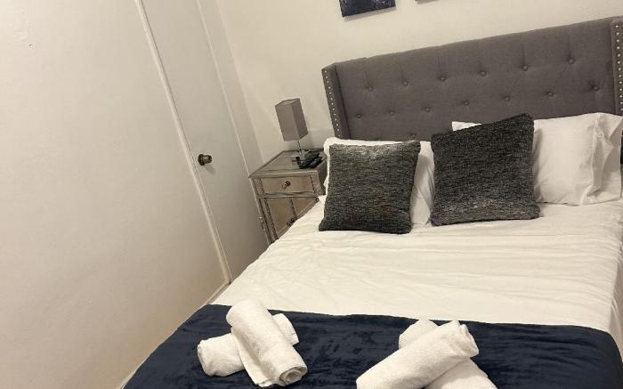 Cute convenient clean  Brooklyn Apt    