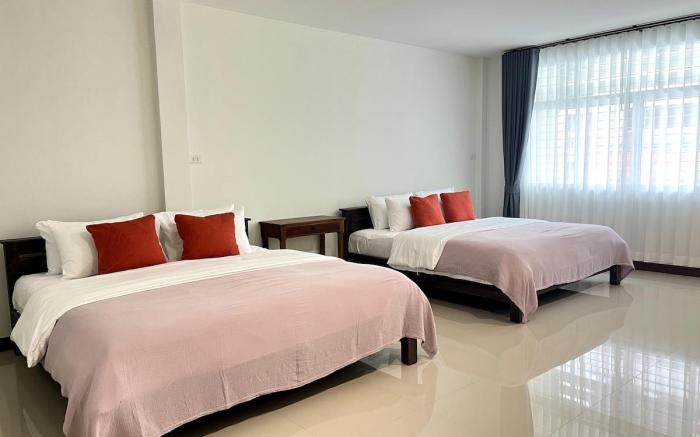 Korn Hatyai : Steps From Kimyong market