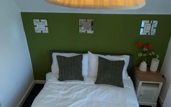 Town Centre spacious 4 bed town house