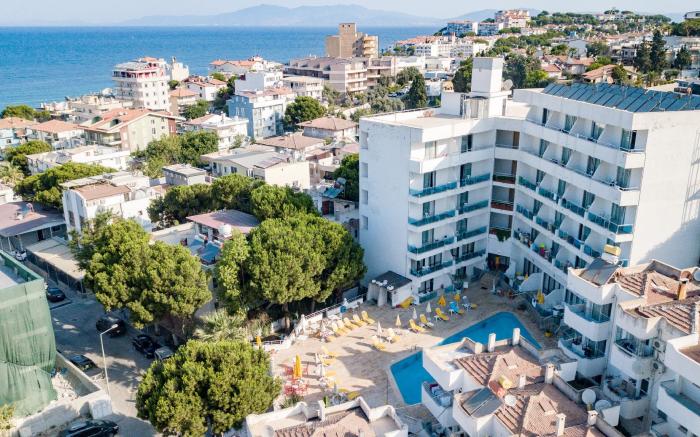 Ponz Hotel