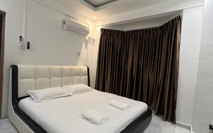 3-Bedroom service apartment with pool.
