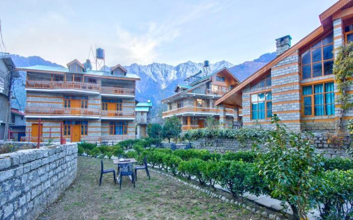 Aaranya Valley View: -6BR |Manali by Homeyhuts