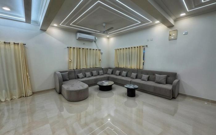 Saanvriya –Farmstay 3BR Moinabad-Pool By Homeyhuts