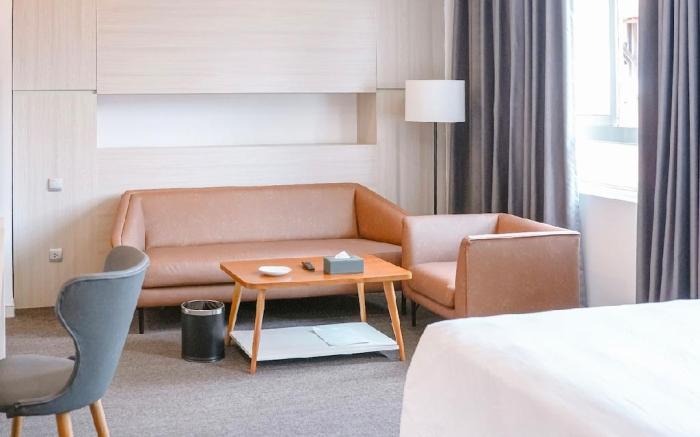 Boutique one-bedroom apartment with breakfast in central Ho Chi Minh  private kitchen + resort pool