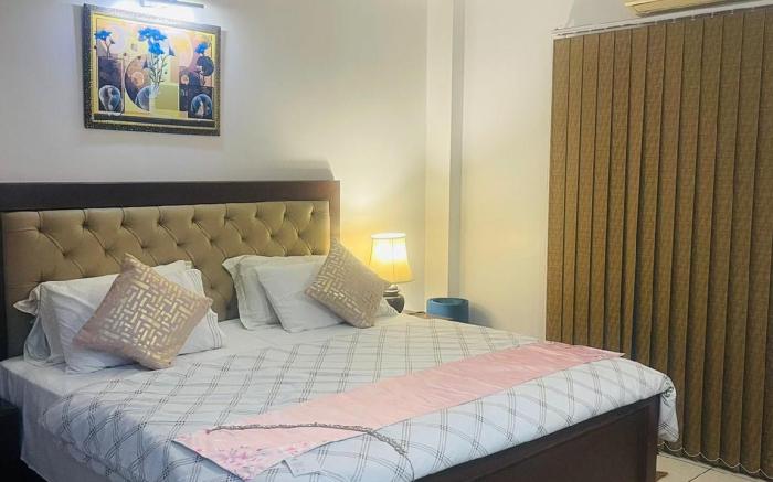 Townmanor Luxury Room, Sector 137 Noida