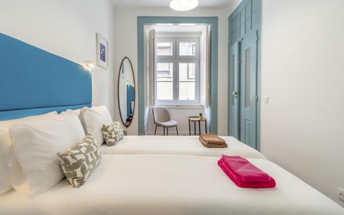 LV Premier Baixa DO1- Spacious, central, AC/design