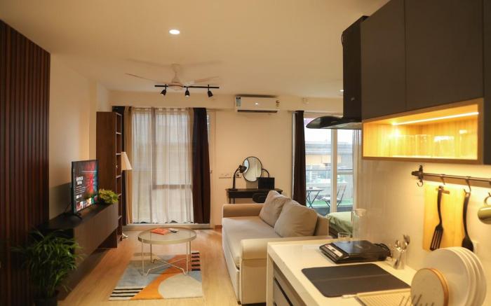 Airport Runway View from terrace|Coffee Maker|Luxe