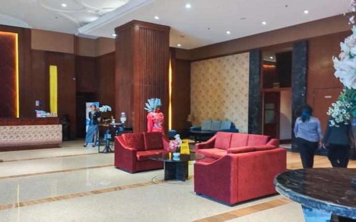 Warm Wood Accents Studio at Mangga Dua By Travelio