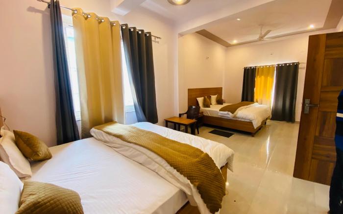 Hotel Paramount & Cafe by YatriMap