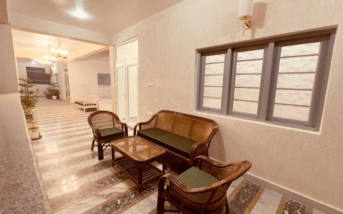 Vraj Vilas-Family Room (SF)Vrindavan By Homeyhuts