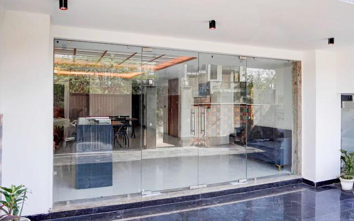 Collection O Sector 143B Noida