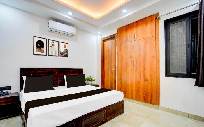 Collection O Sector 143B Noida