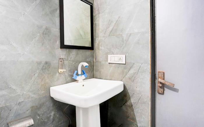 Hotel O Dallupura Road Noida