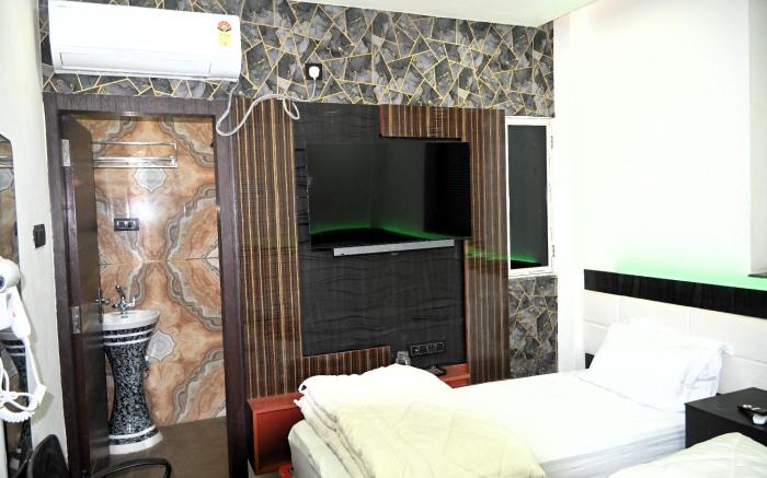 Rajmahal Premium Hotel & Banquet