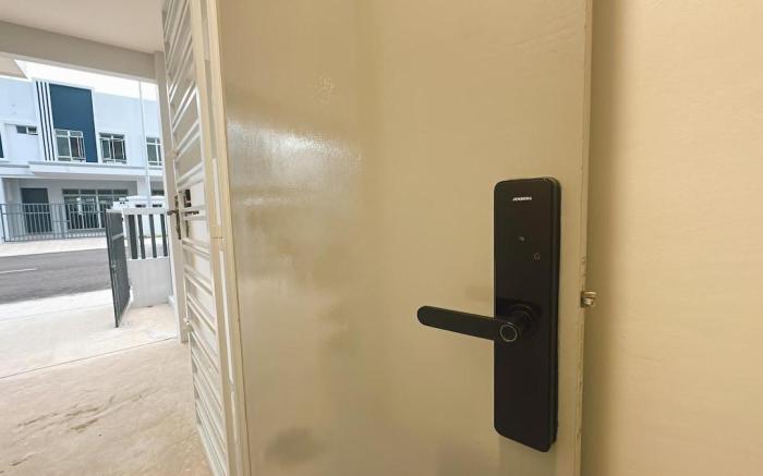 A30 Townhouse Homestay In Bandar Dato Onn 2B