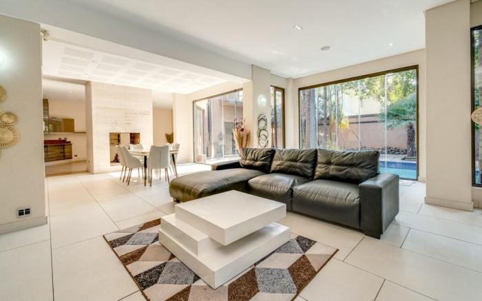 Luxury ensuite room- Wi-Fi, Pool Access, Fireplace