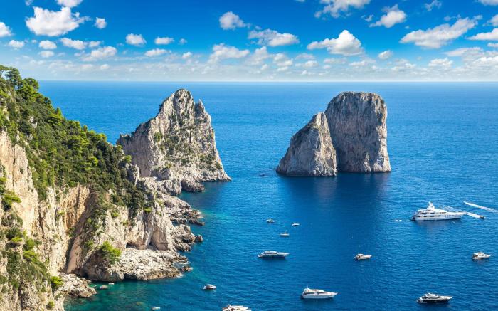 Yacht 55′VIP|Sleep on the Sea Below Mount Vesuvius