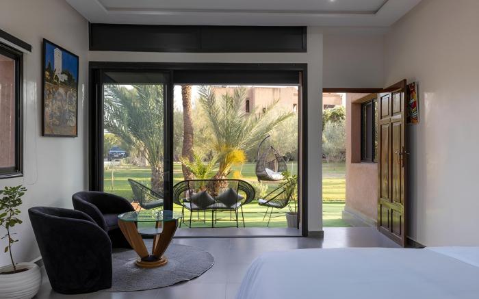 Cozy Private room with breakfast, garden & pool