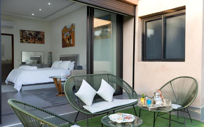 Cozy Private room with breakfast, garden & pool