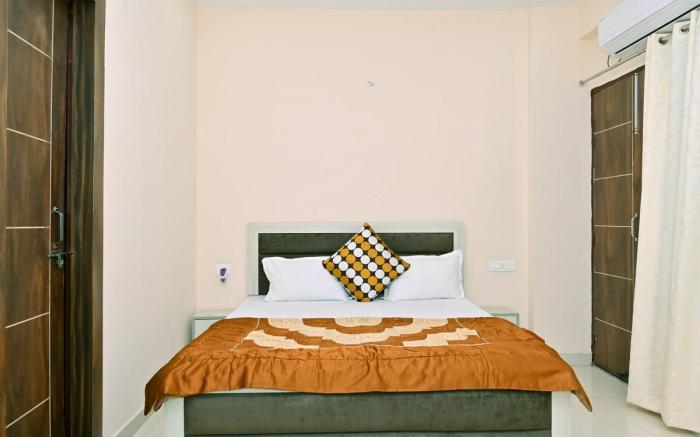 Maa Ganga Homes| Room No 302(No unmarried couples)