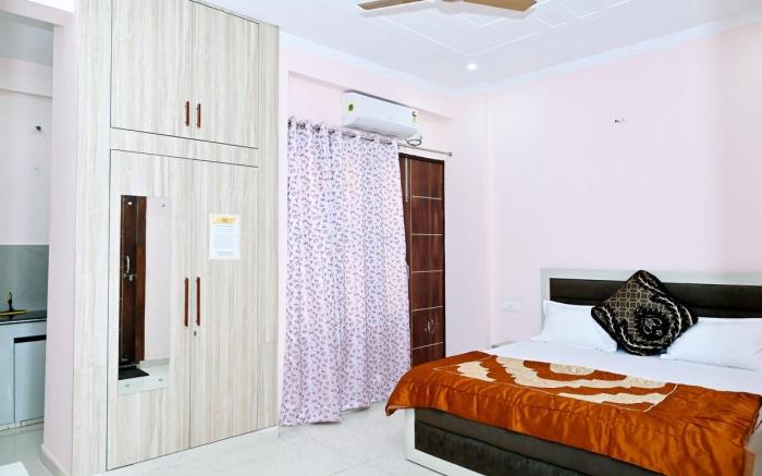 Maa Ganga Homes |Room No 301(No unmarried couples)