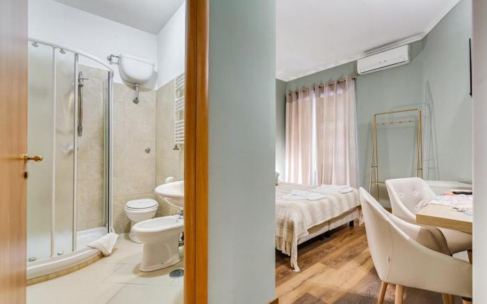 1 JMartins deluxe room near Trevi Fountain