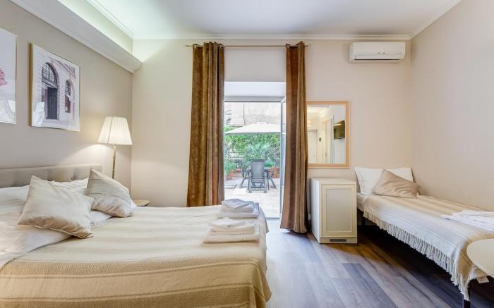 JMartins Quadruple Room near Trevi Fountain