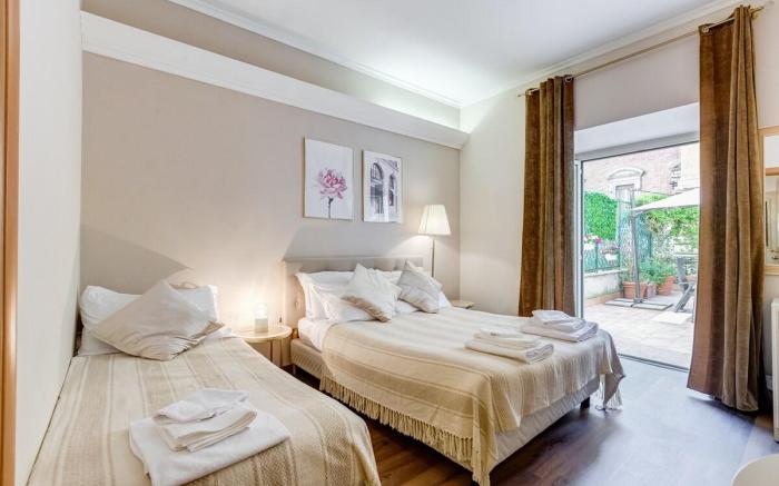 JMartins Quadruple Room near Trevi Fountain