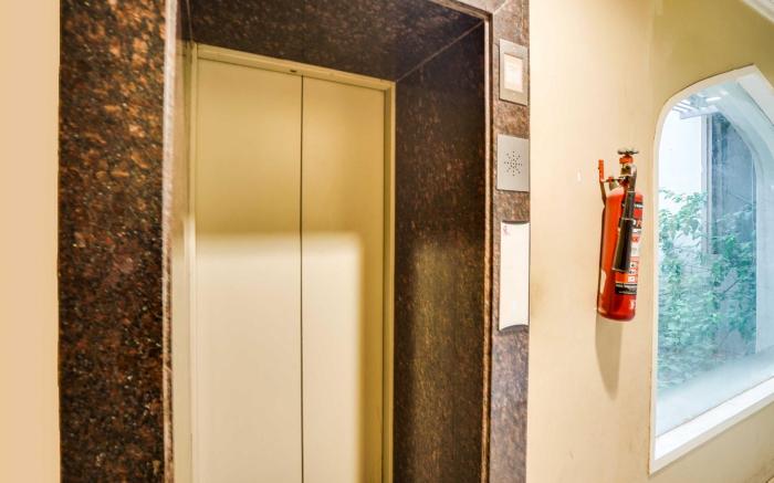 Hotel O Mansarovar Near Metro Station