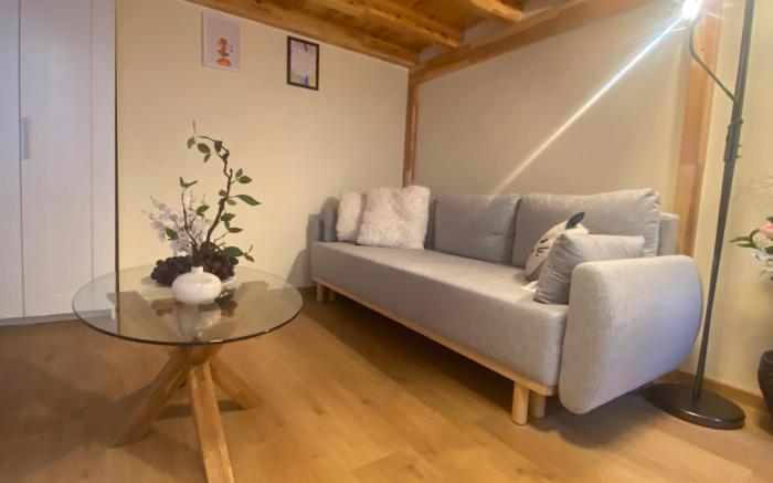 Sweet Spot-AC, Near Metro, Free WiFi, City centre