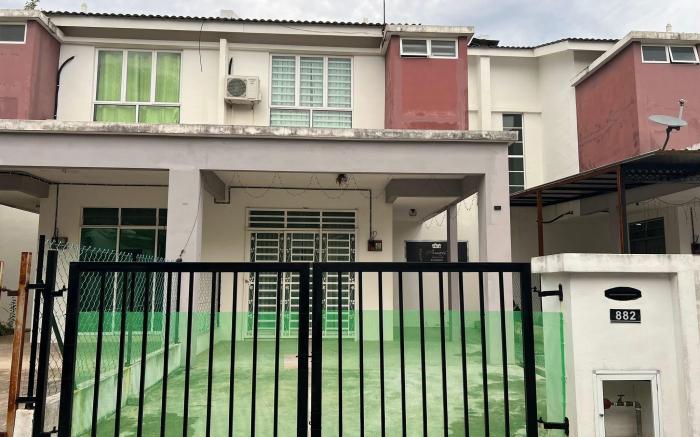 Amaris Homestay MELAYU ONLY