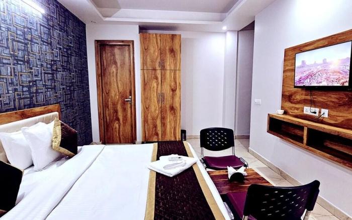 Peaceful Hotel  Room