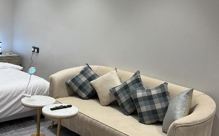 Quiet studio with masterbatch and session