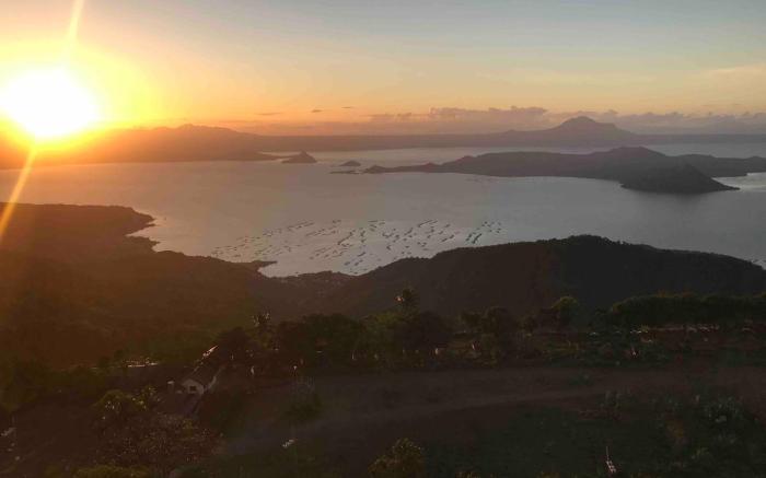 Enjoy The Breeze and Scenery from the 20th Floor!