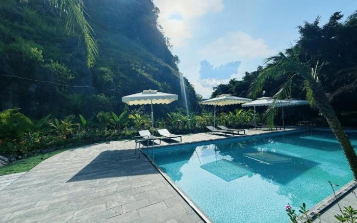 Trang An River Sunshine